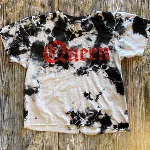 Tye-dye “Queen” band tee